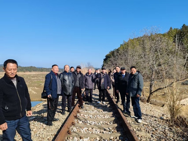 浮梁历史文化研究会考察峙滩镇明溪村