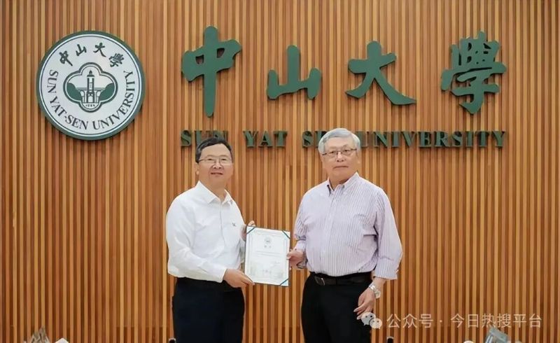 航班脱离美国控制后，国内才敢公布他归国的消息